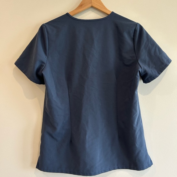 FIGS TECHNICAL COLLECTION SCRUB TOP. Blue. Medium - Picture 2 of 4